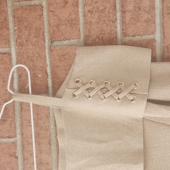 Top - Picture 2 of 3